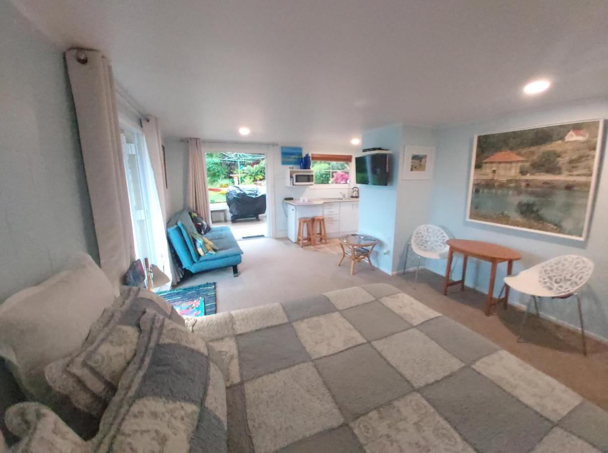 Pohutukawa Cottage Russell Exterior photo